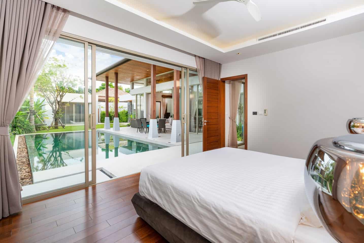 Botanica Lakeside bedroom