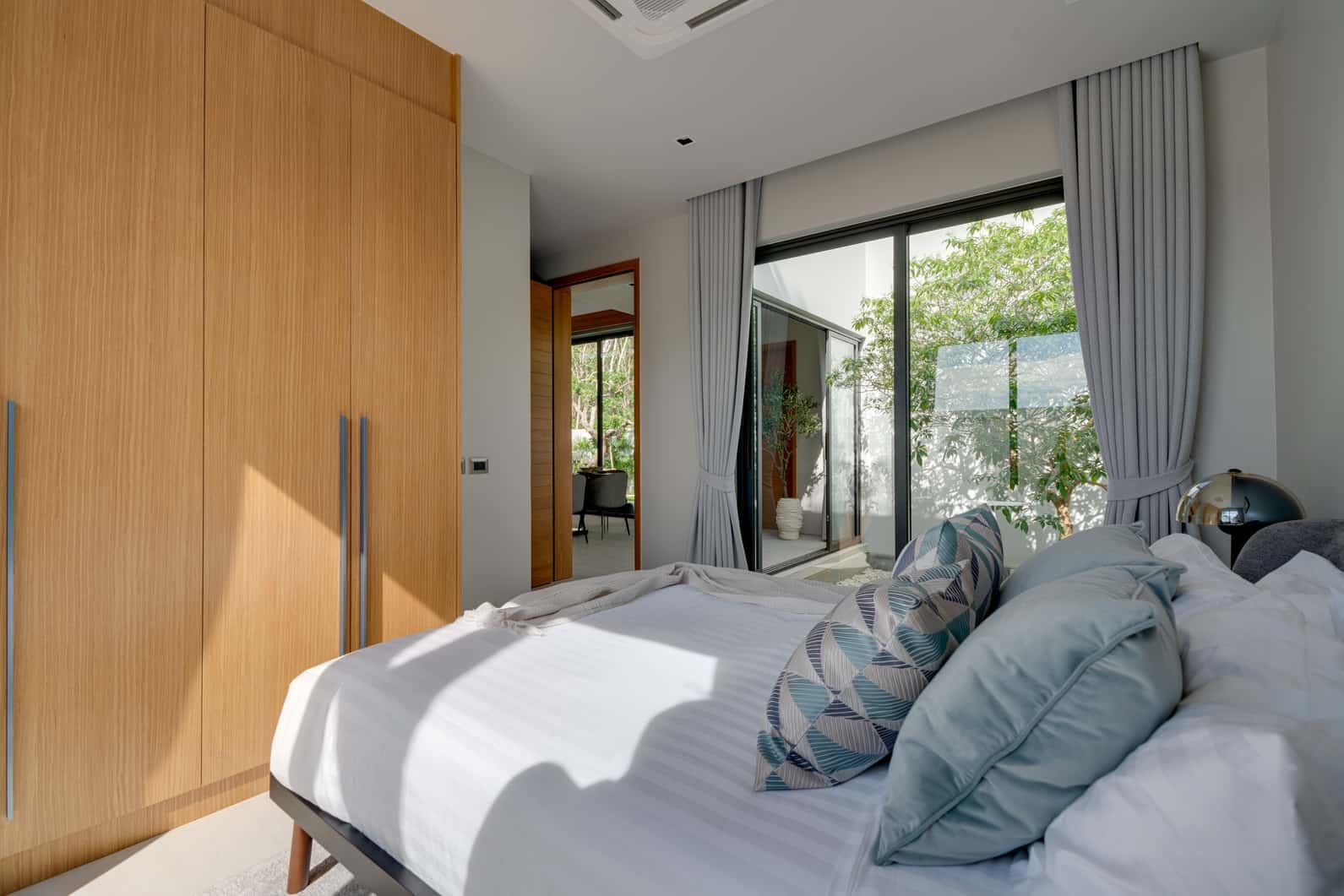 5 bedrooms pool villa for sale in Phuket
